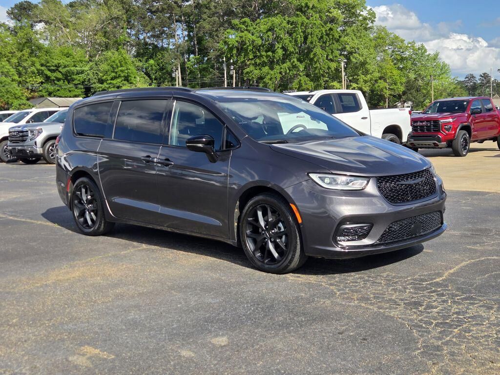 2023 CHRYSLER Pacifica