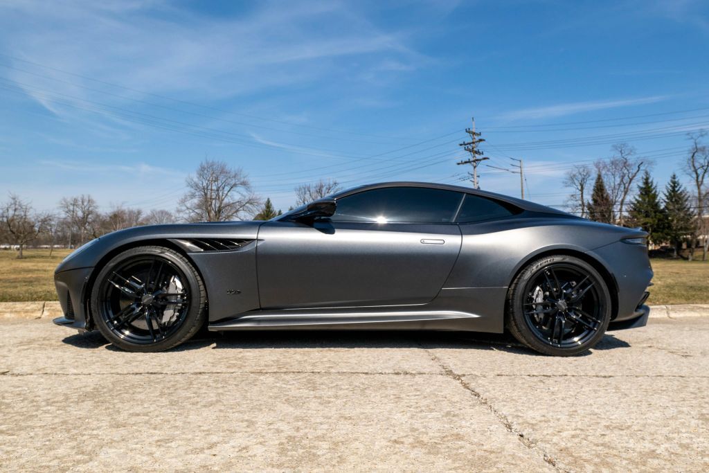 2022 ASTON MARTIN DBS