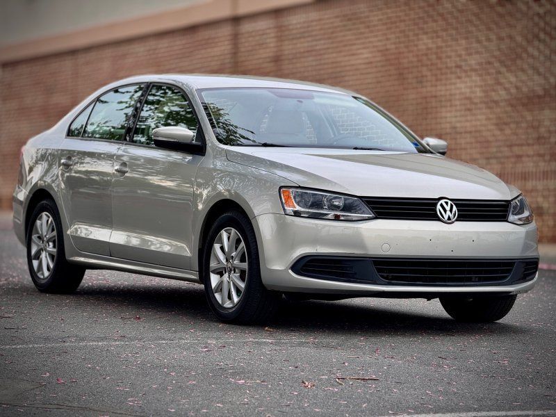 2011 VOLKSWAGEN Jetta