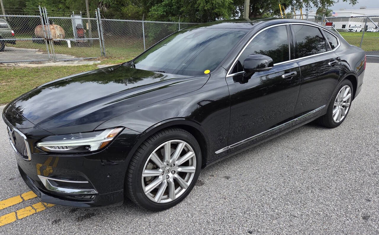 2017 VOLVO S90
