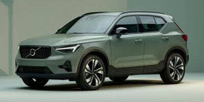 2024 VOLVO XC40