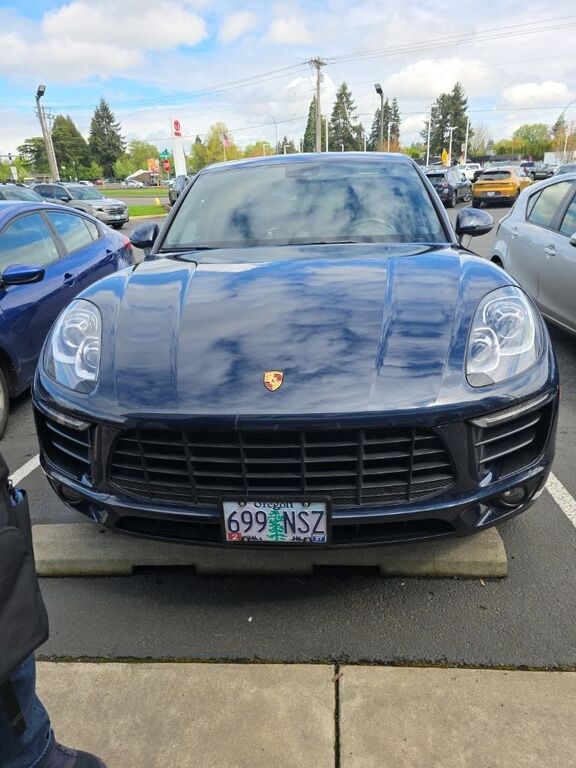 2017 PORSCHE Macan