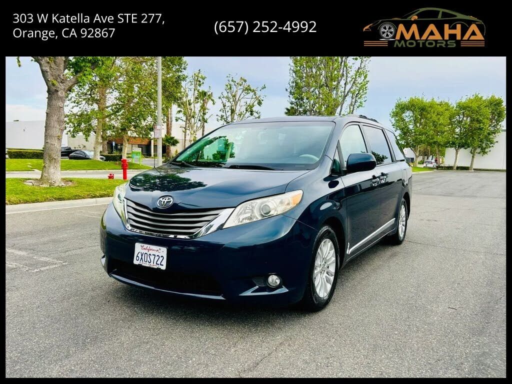 2012 TOYOTA Sienna