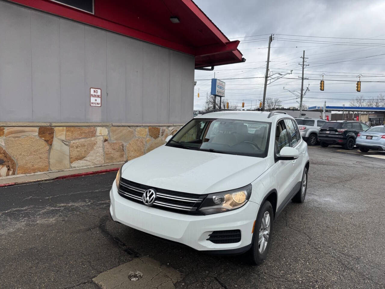 2017 VOLKSWAGEN Tiguan