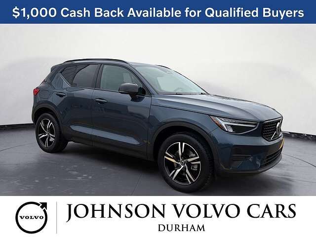 2026 VOLVO XC40