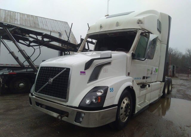 2015 VOLVO TRUCK VNL