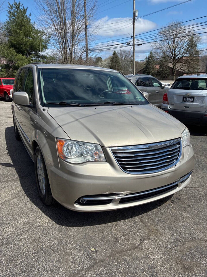 2013 CHRYSLER Town and Country