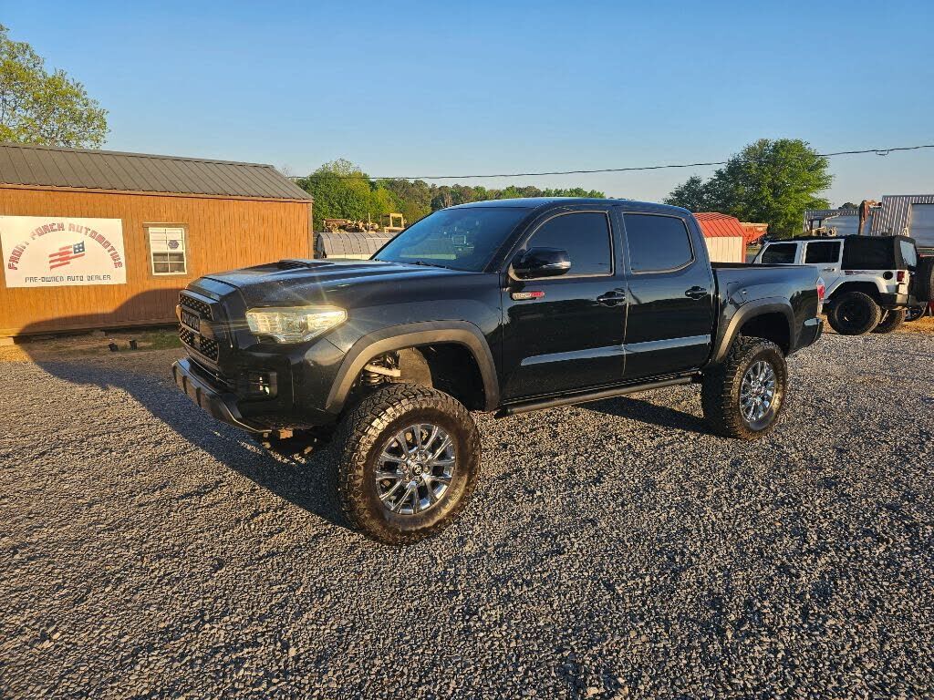 2018 TOYOTA Tacoma