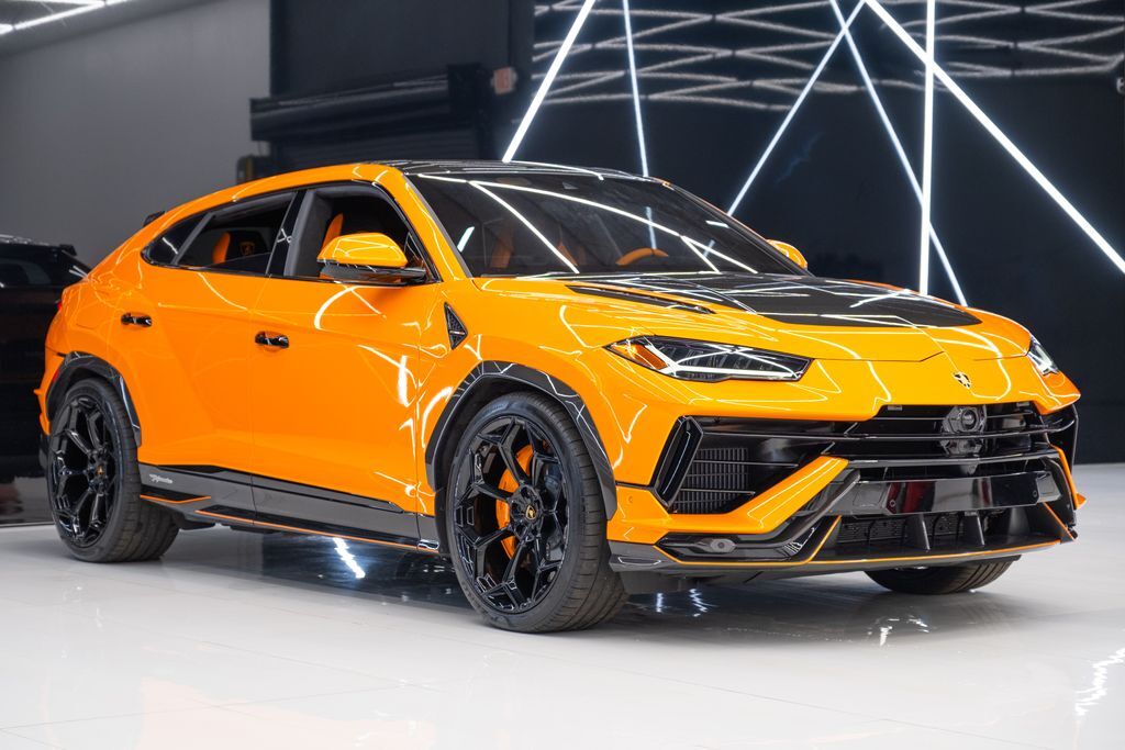 2023 LAMBORGHINI URUS