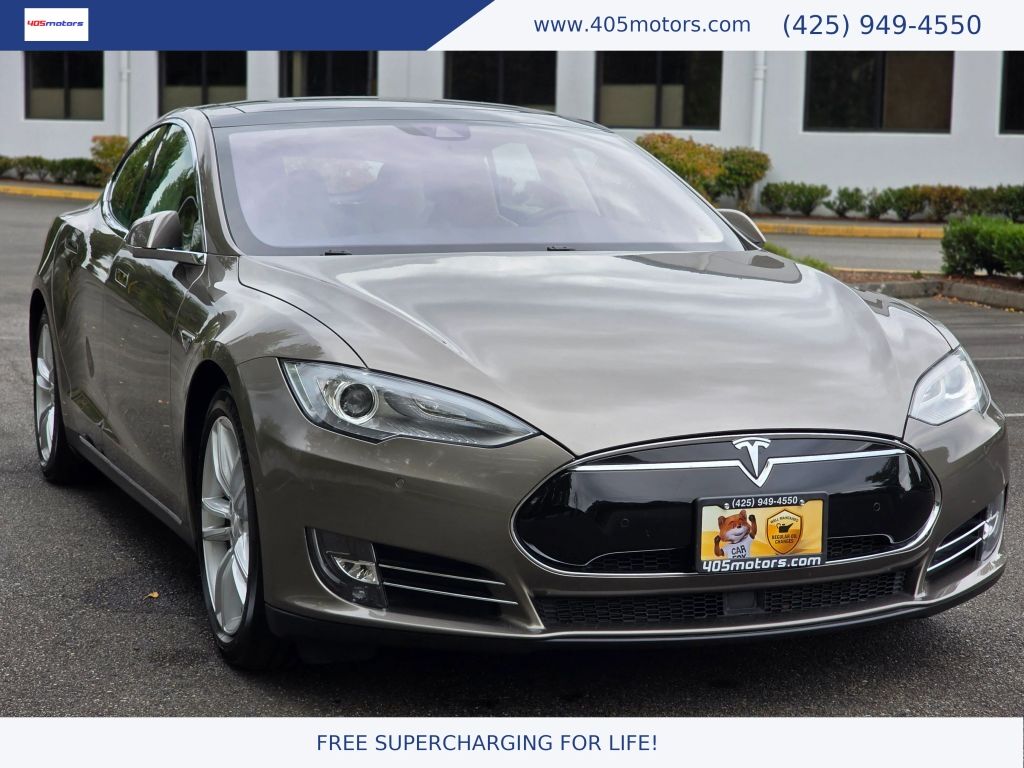 2015 TESLA Model S