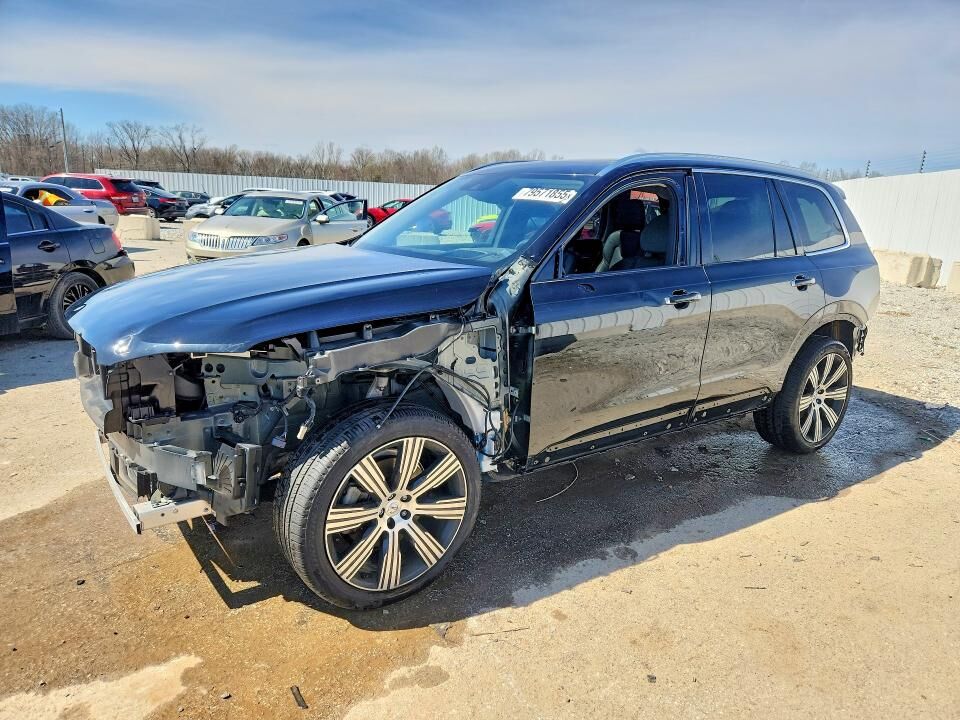 2022 VOLVO XC90