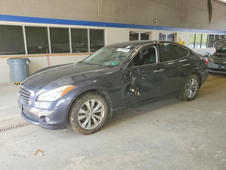 2011 INFINITI M56