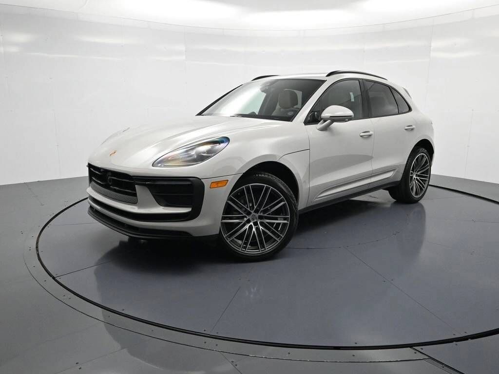 2026 PORSCHE Macan