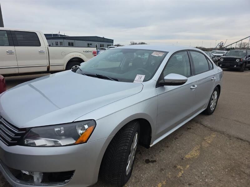 2012 VOLKSWAGEN Passat