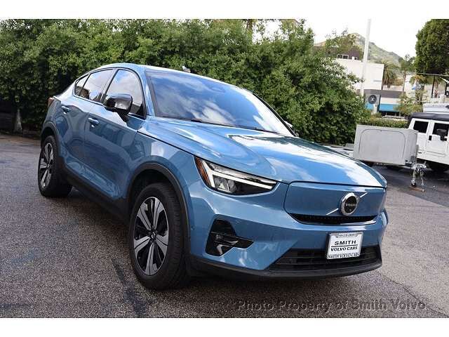 2023 VOLVO C40