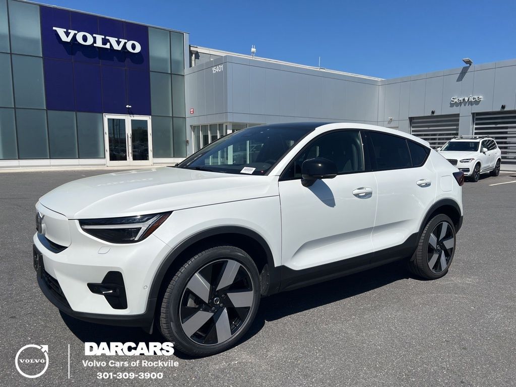 2023 VOLVO C40