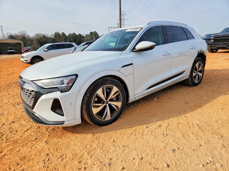 2024 AUDI Q8