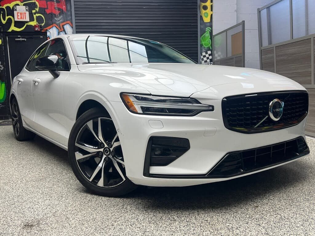 2024 VOLVO S60
