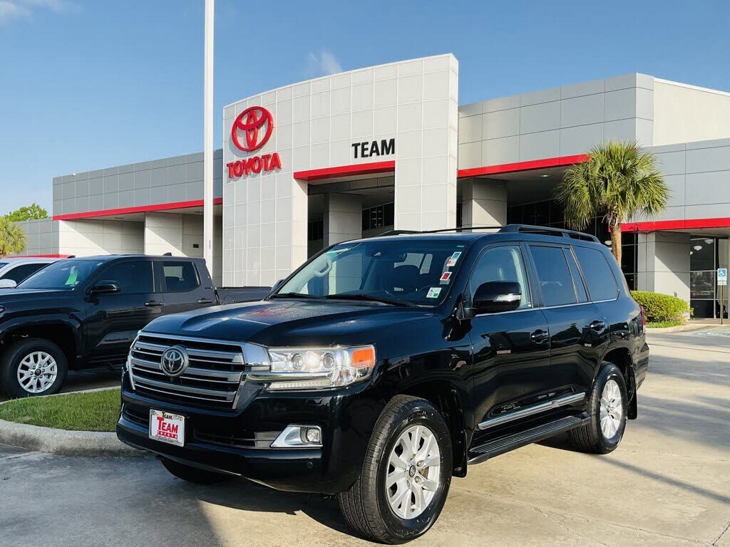 2016 TOYOTA Land Cruiser
