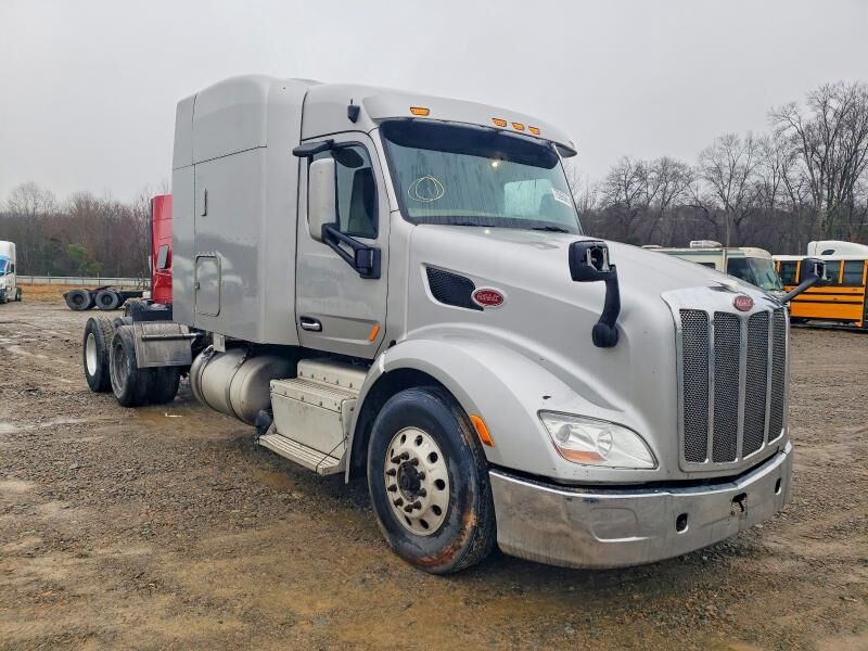 2015 PETERBILT 579