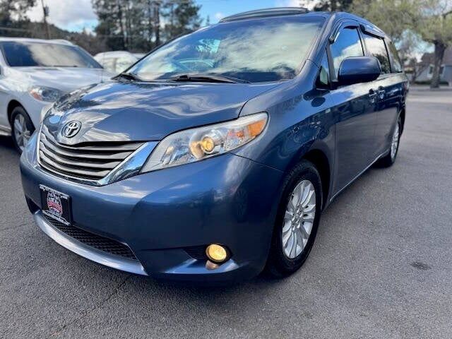 2013 TOYOTA Sienna