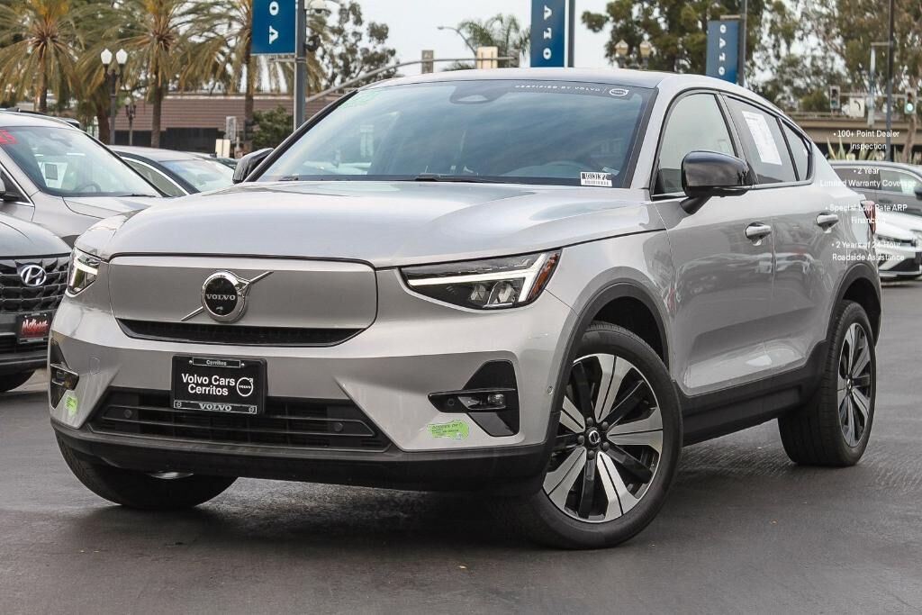 2023 VOLVO C40