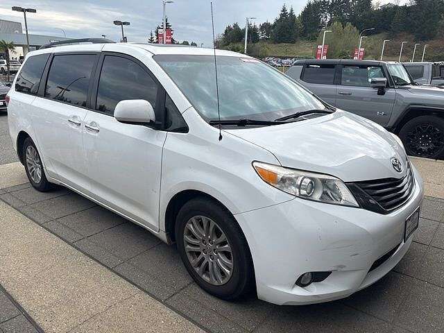 2013 TOYOTA Sienna