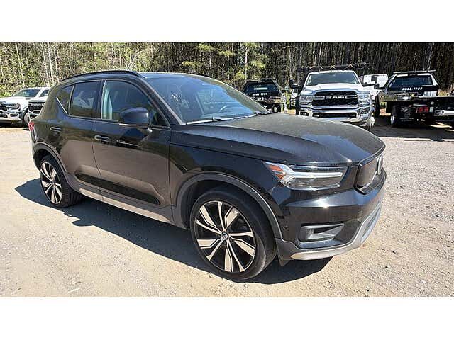 2022 VOLVO XC40