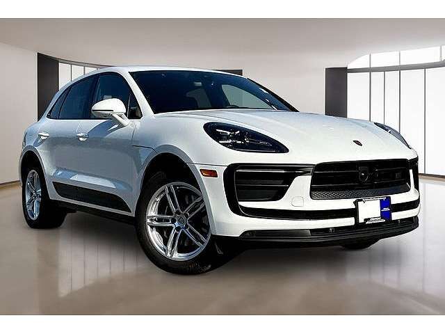 2025 PORSCHE Macan