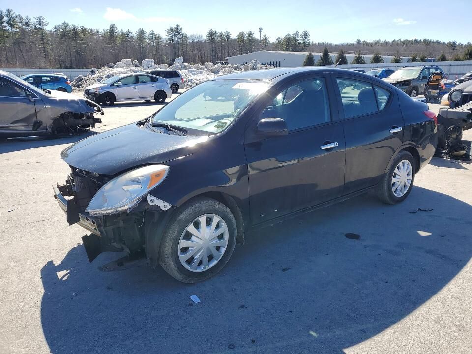 2013 NISSAN Versa