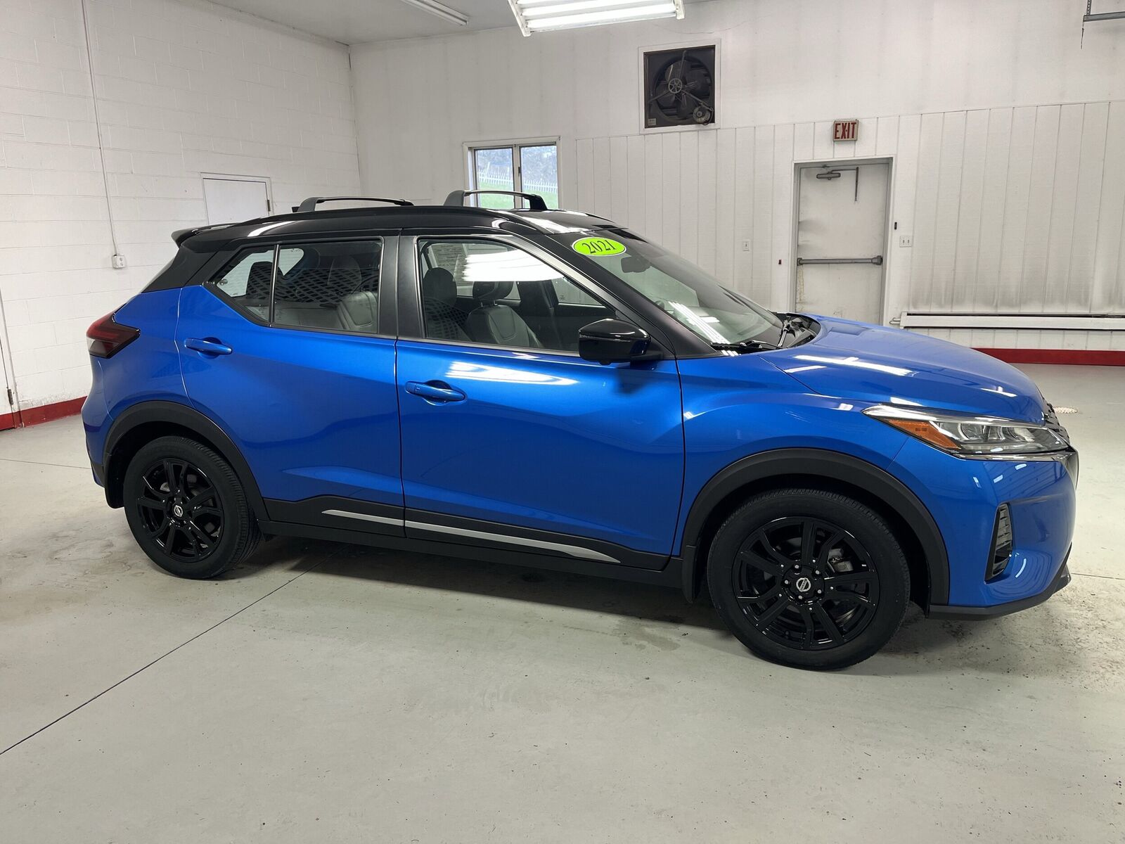 2021 NISSAN Kicks