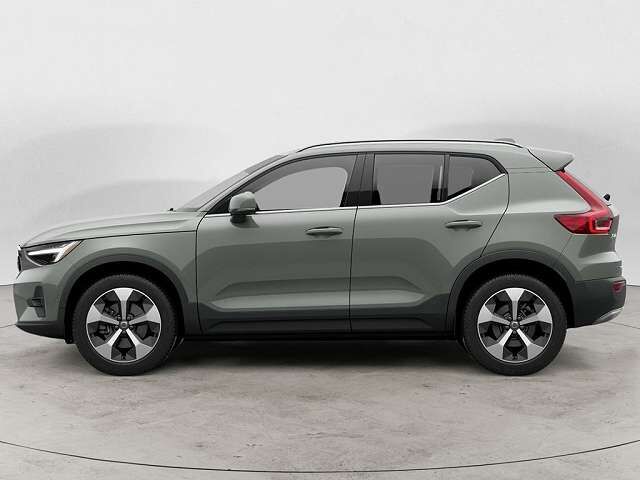 2024 VOLVO XC40