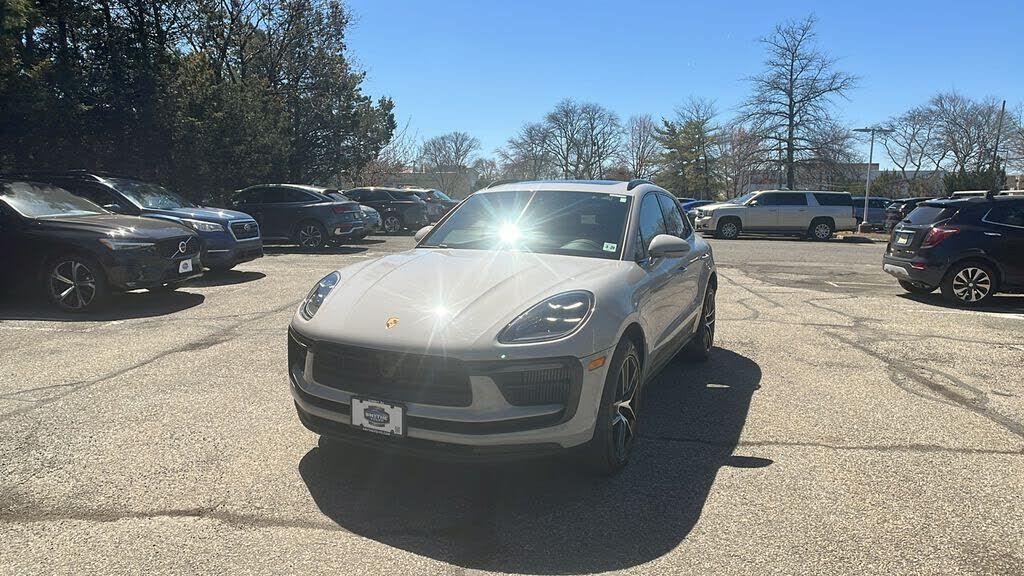 2024 PORSCHE Macan