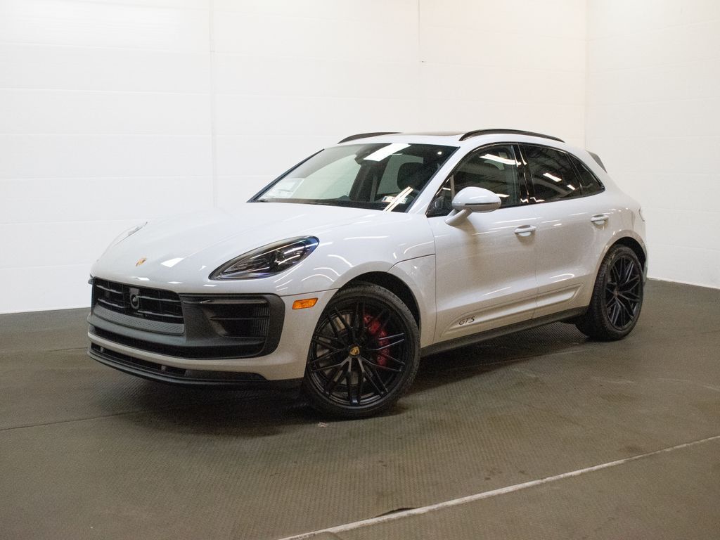 2026 PORSCHE Macan