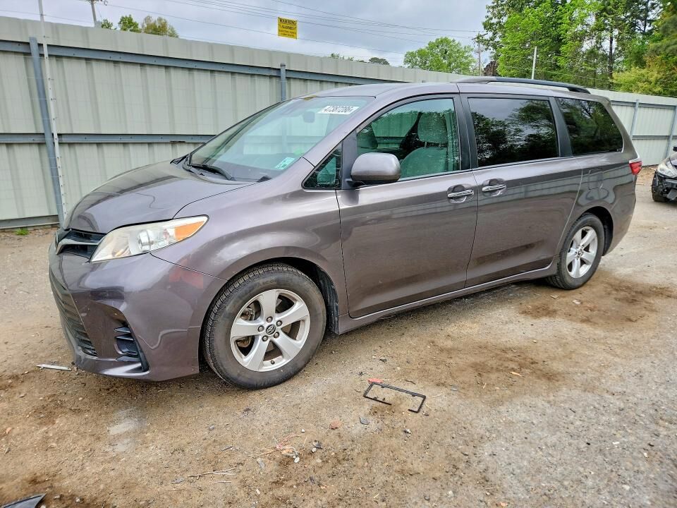 2019 TOYOTA Sienna
