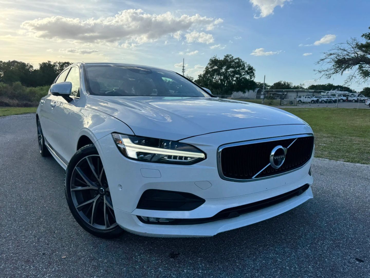 2019 VOLVO S90