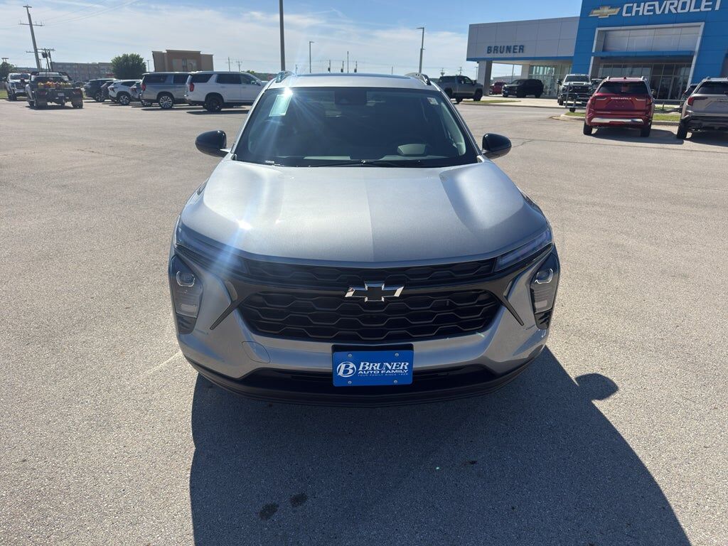 2026 CHEVROLET Trax
