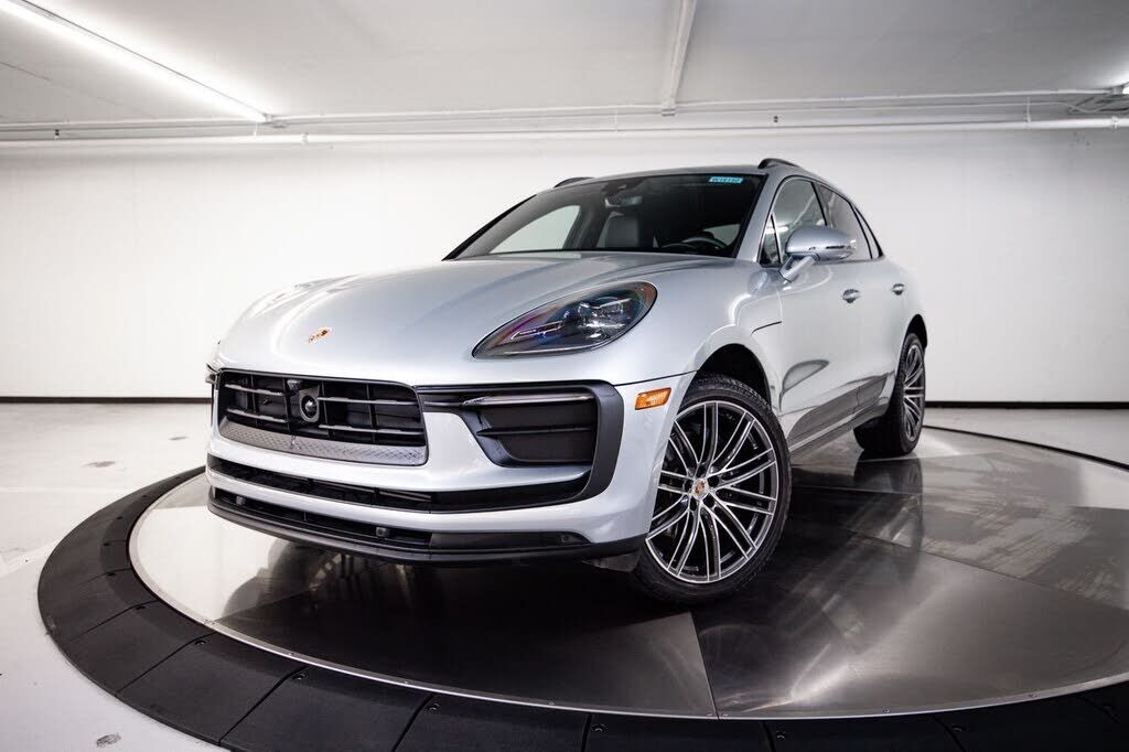2026 PORSCHE Macan