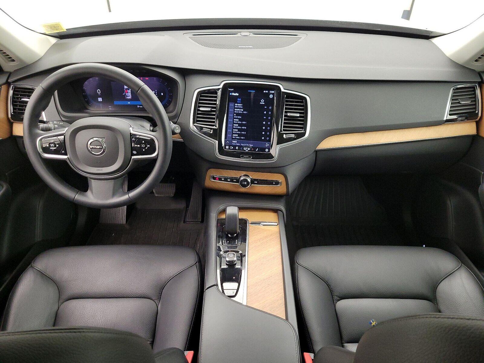 2023 VOLVO XC90