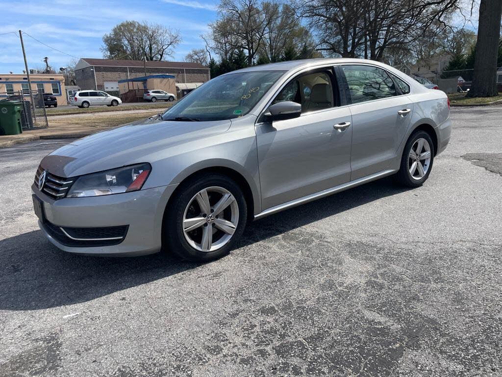 2013 VOLKSWAGEN Passat