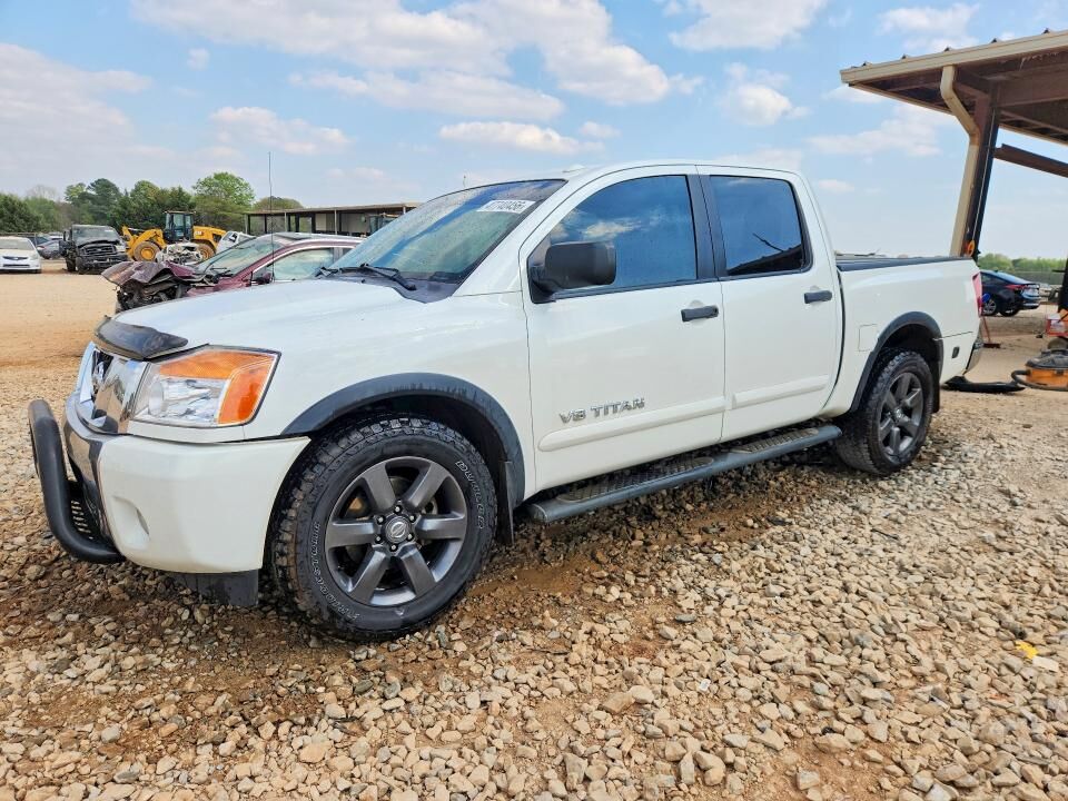 2015 NISSAN Titan