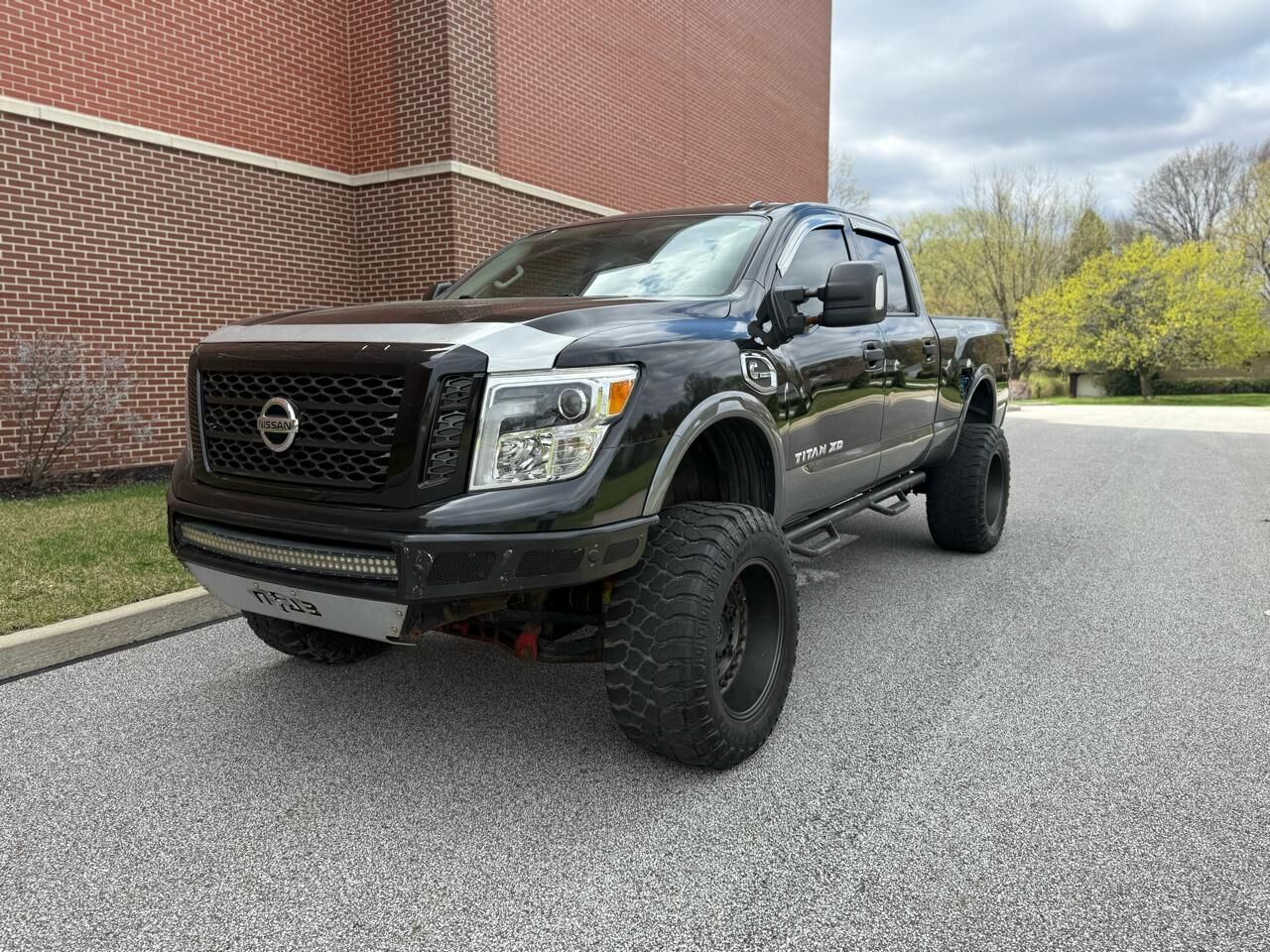 2017 NISSAN Titan