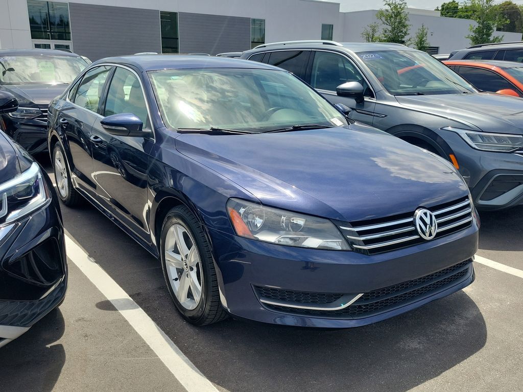 2012 VOLKSWAGEN Passat