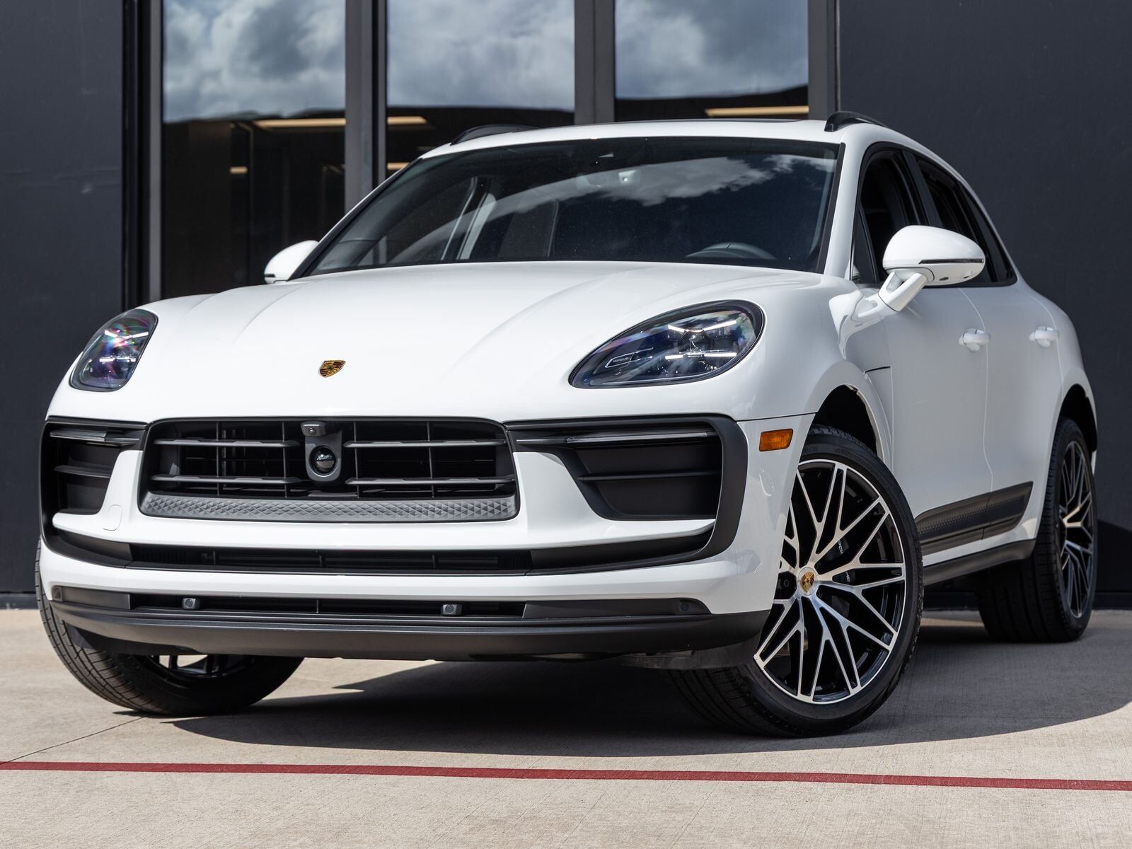 2026 PORSCHE Macan