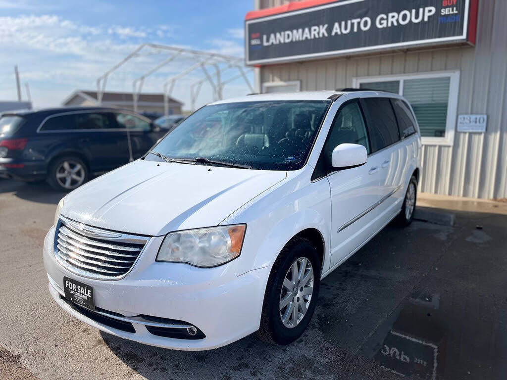 2014 CHRYSLER Town and Country