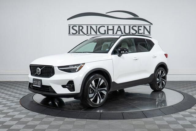 2024 VOLVO XC40