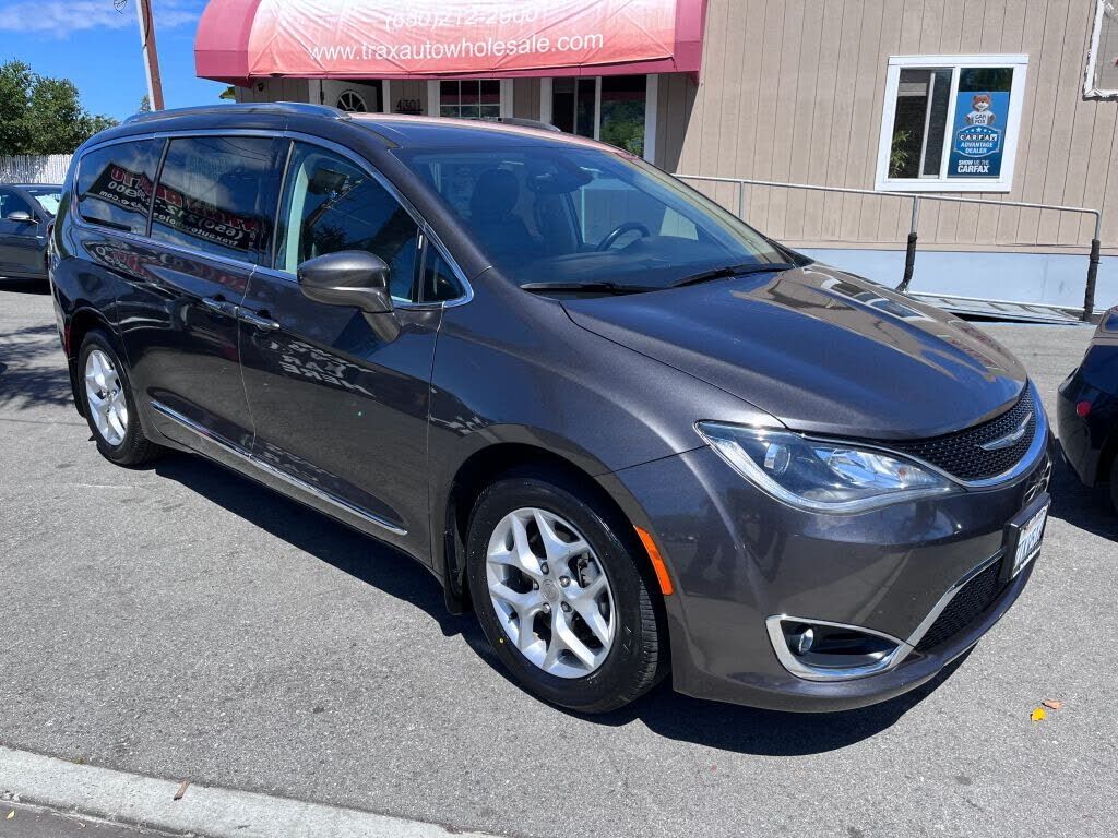 2017 CHRYSLER Pacifica
