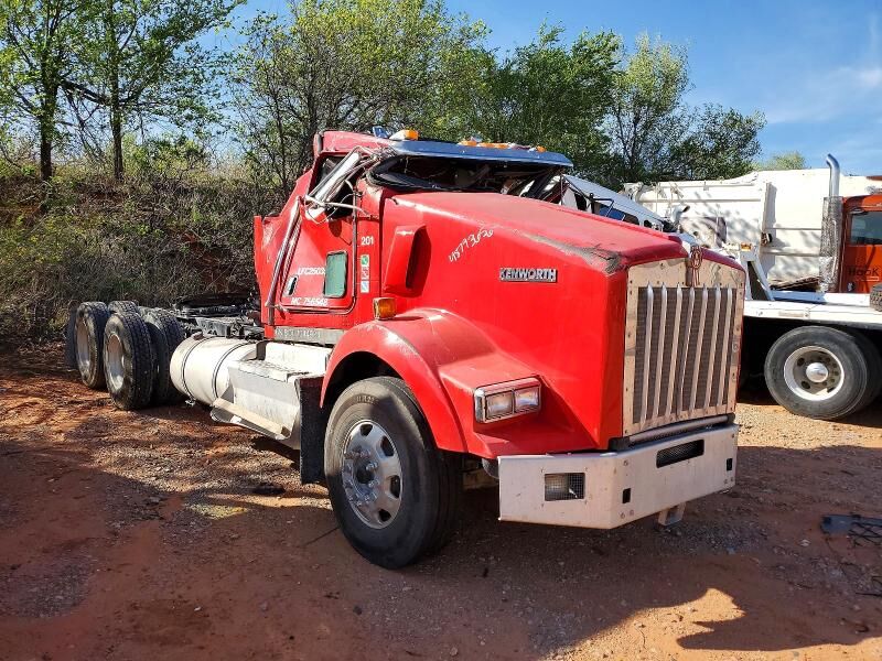 2013 KENWORTH T8 Series