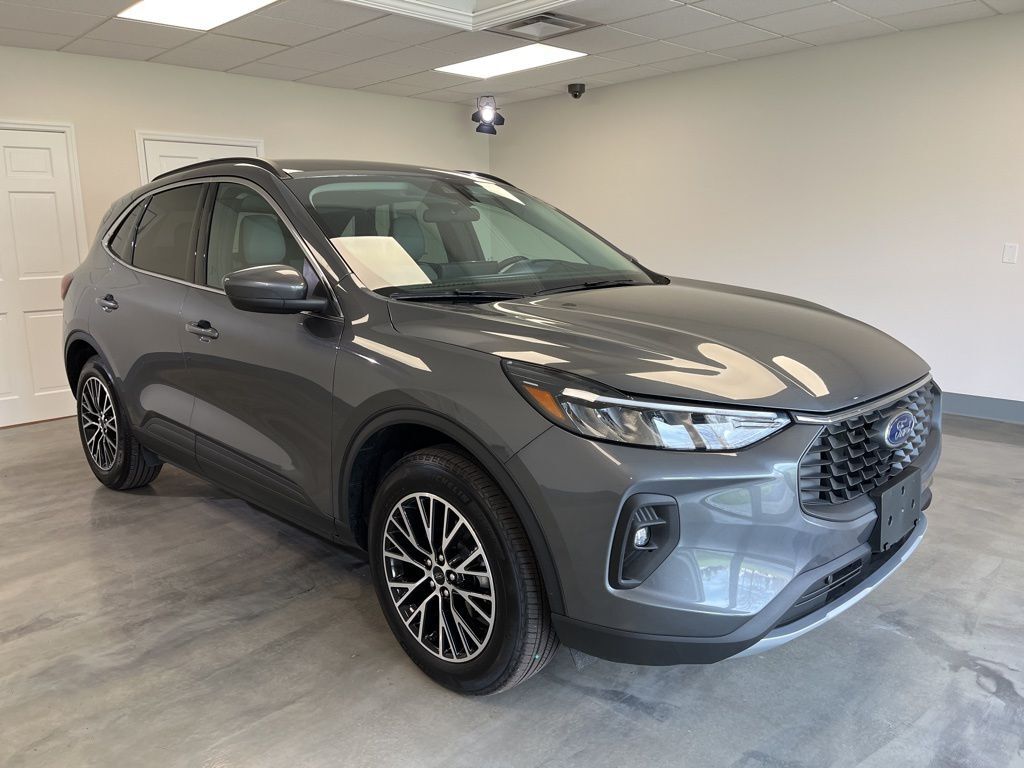 2025 FORD Escape