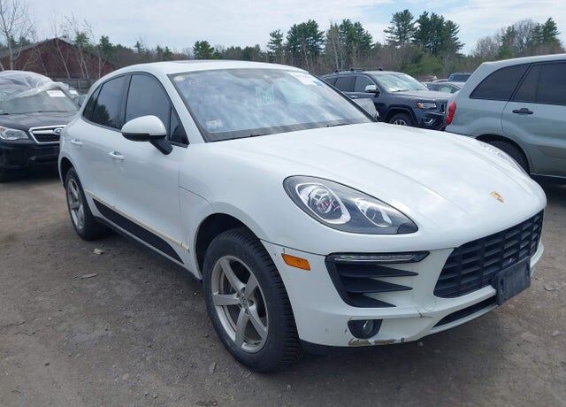 2017 PORSCHE Macan